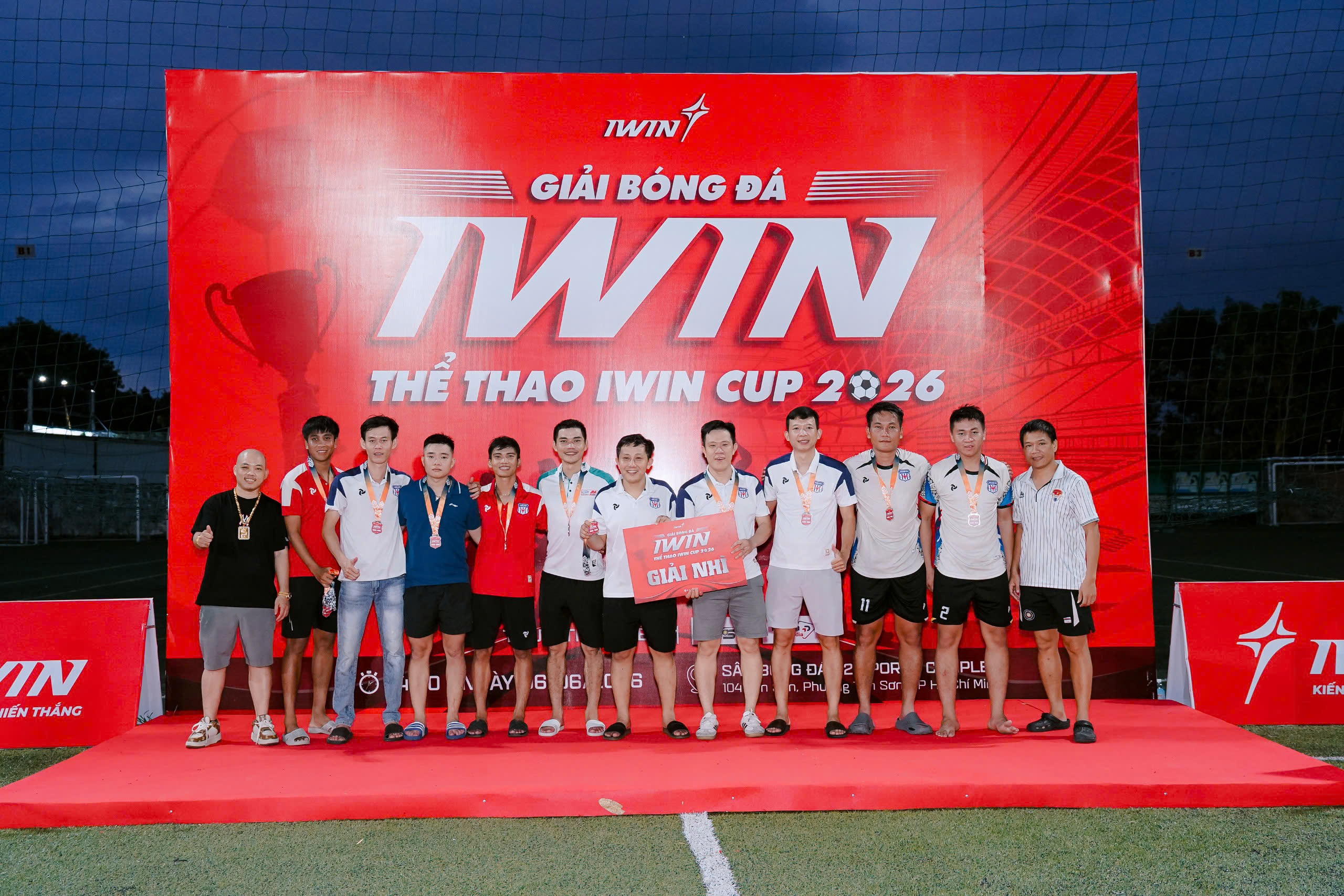 Ngày hội bóng - bia của những nhà sản xuất đồ thể thao