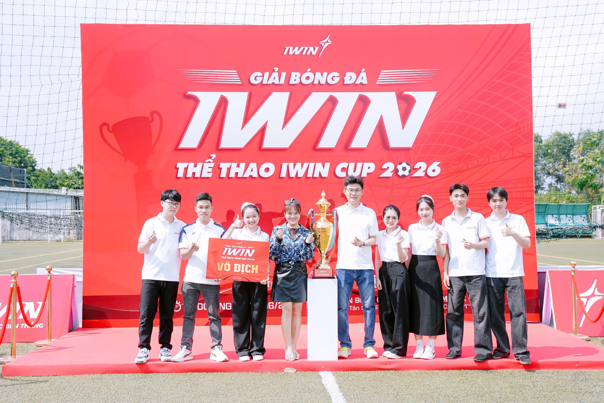 Ngày hội bóng - bia của những nhà sản xuất đồ thể thao