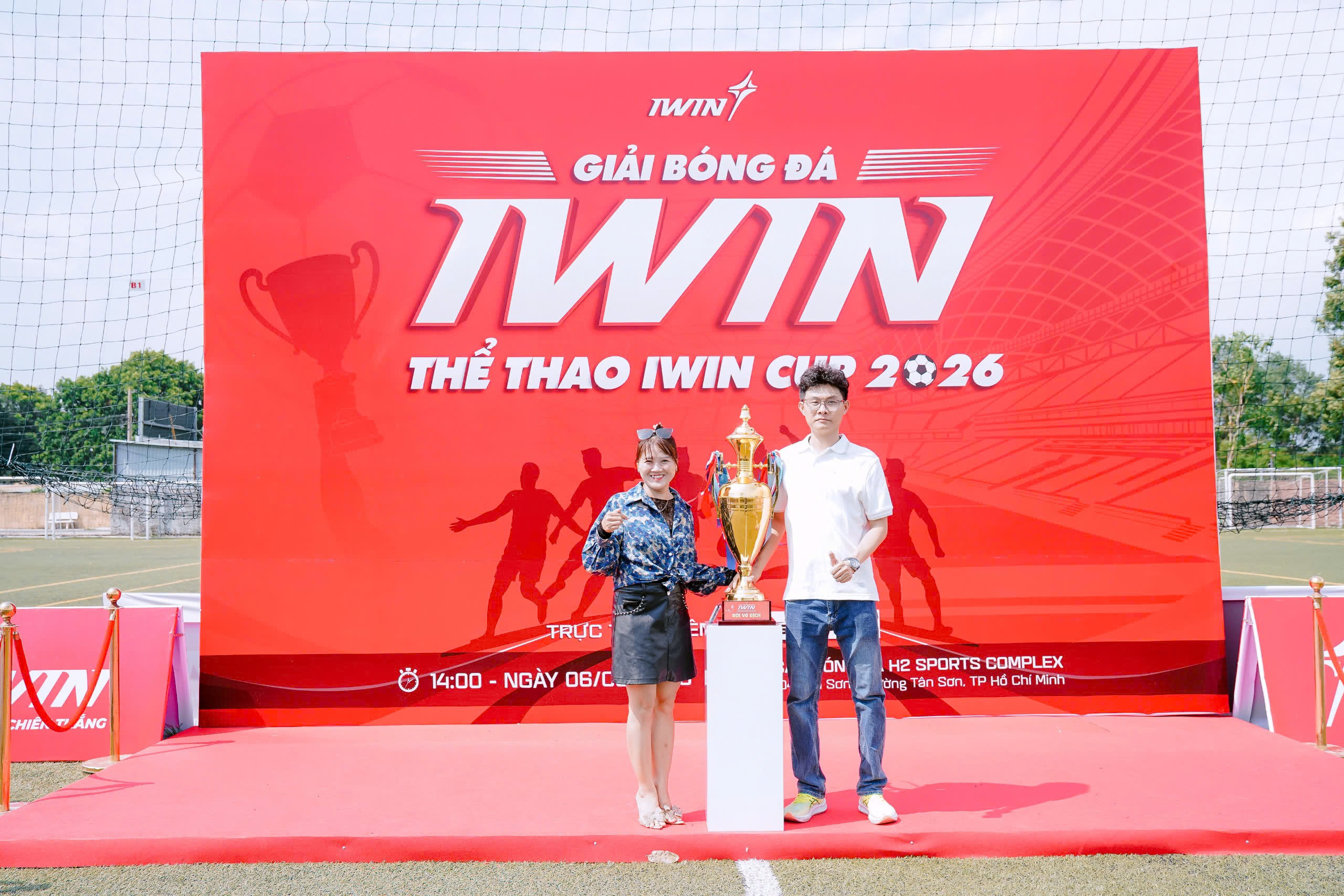 Ngày hội bóng - bia của những nhà sản xuất đồ thể thao
