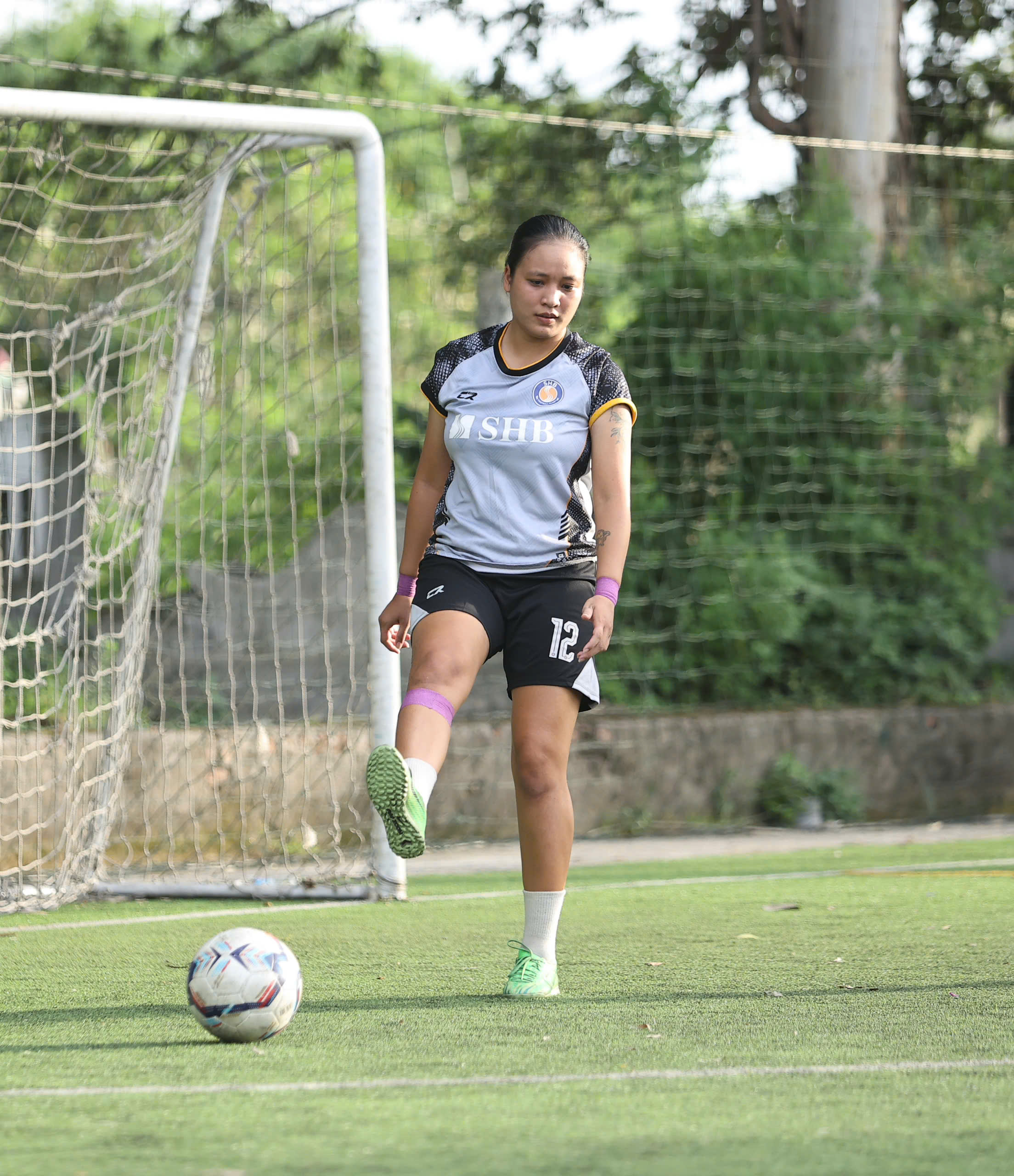Nữ SHB FC thắng bằng khoảnh khắc siêu sao của Huyền Trang