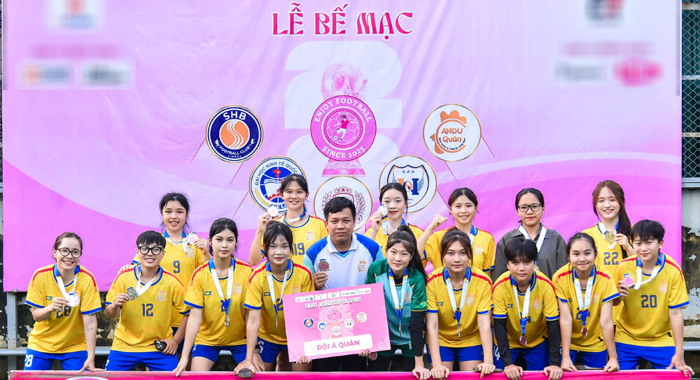 Chân gà nướng ANDU giành ngôi Á quân EWC, nữ SHB vào top 3