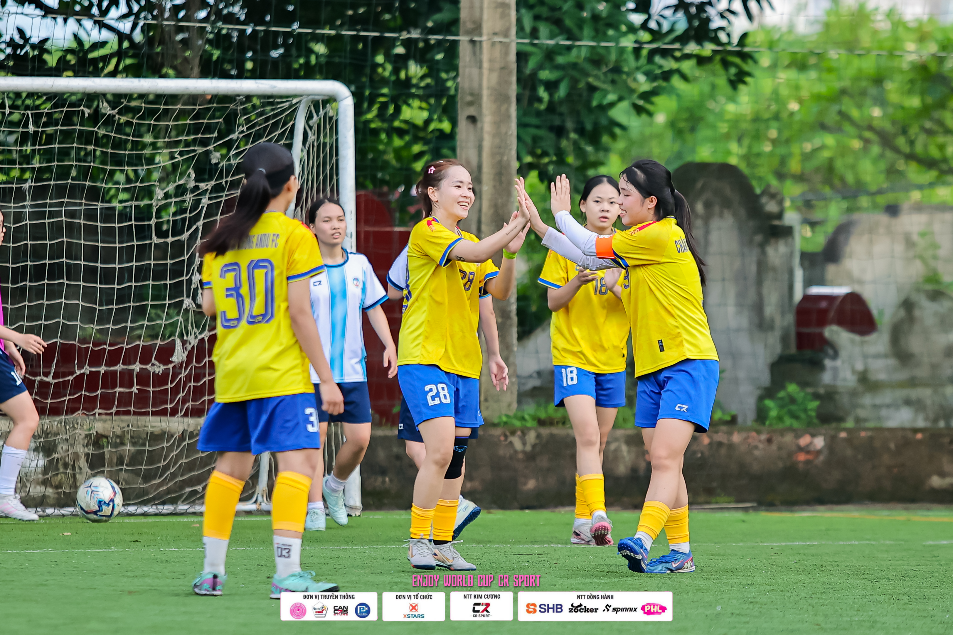 Cuộc đua quyết liệt ở World Cup nữ với SHB, NEU Open hay Chân gà nướng ANDU