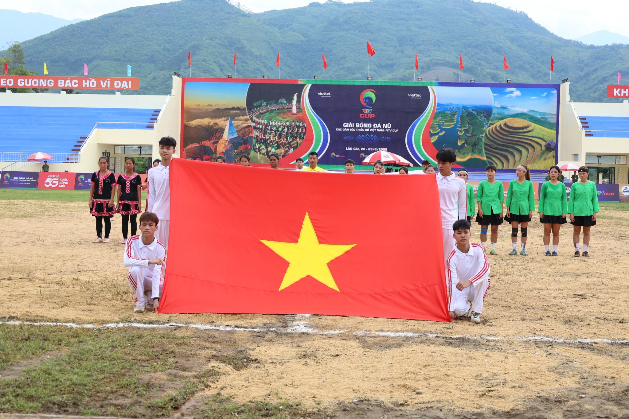 Các cô gái Lâm Bình tạm dẫn đầu bảng C sau chiến thắng 5-0 ở ngày ra quân