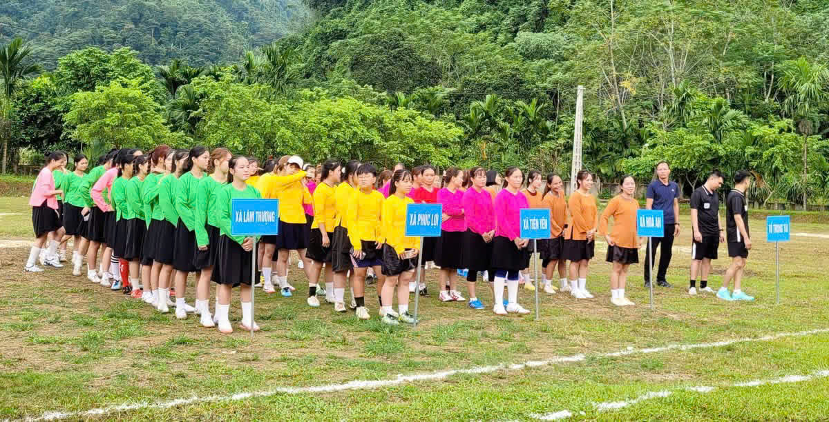 Chủ nhà Lâm Thượng lọt vào chung kết Giải bóng đá nữ ngày hội Pay Tái 2026
