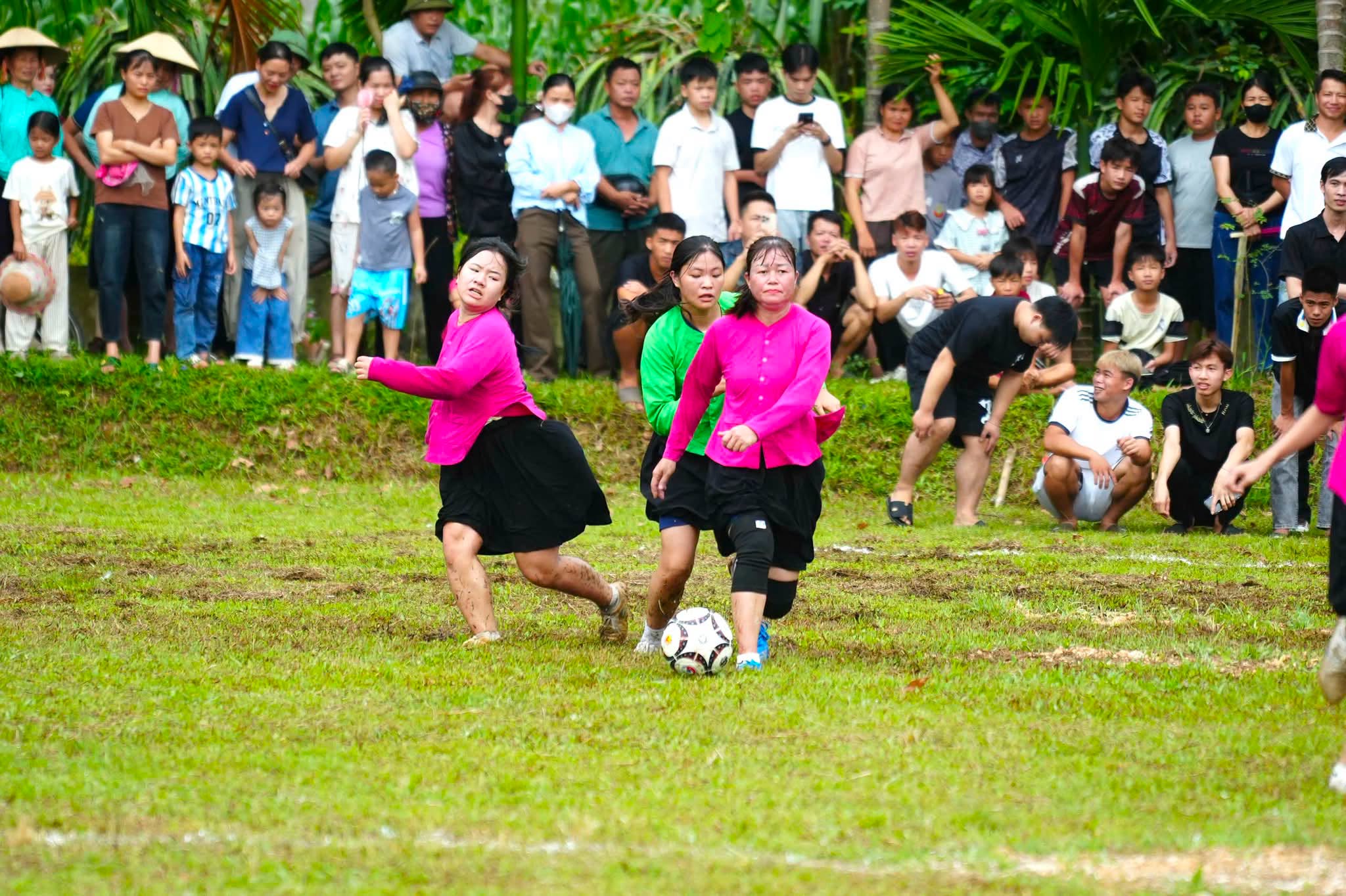 Chủ nhà Lâm Thượng lọt vào chung kết Giải bóng đá nữ ngày hội Pay Tái 2026