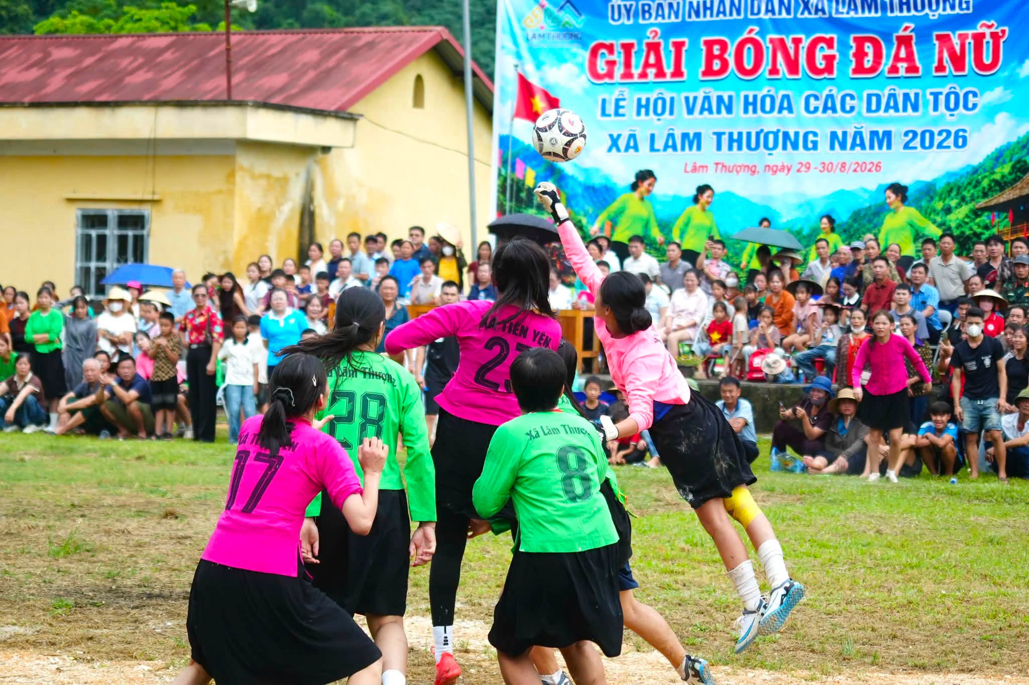 Chủ nhà Lâm Thượng lọt vào chung kết Giải bóng đá nữ ngày hội Pay Tái 2026