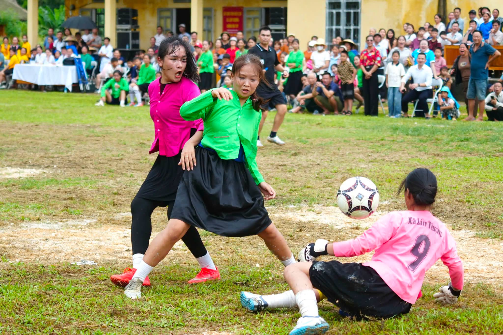 Chủ nhà Lâm Thượng lọt vào chung kết Giải bóng đá nữ ngày hội Pay Tái 2026