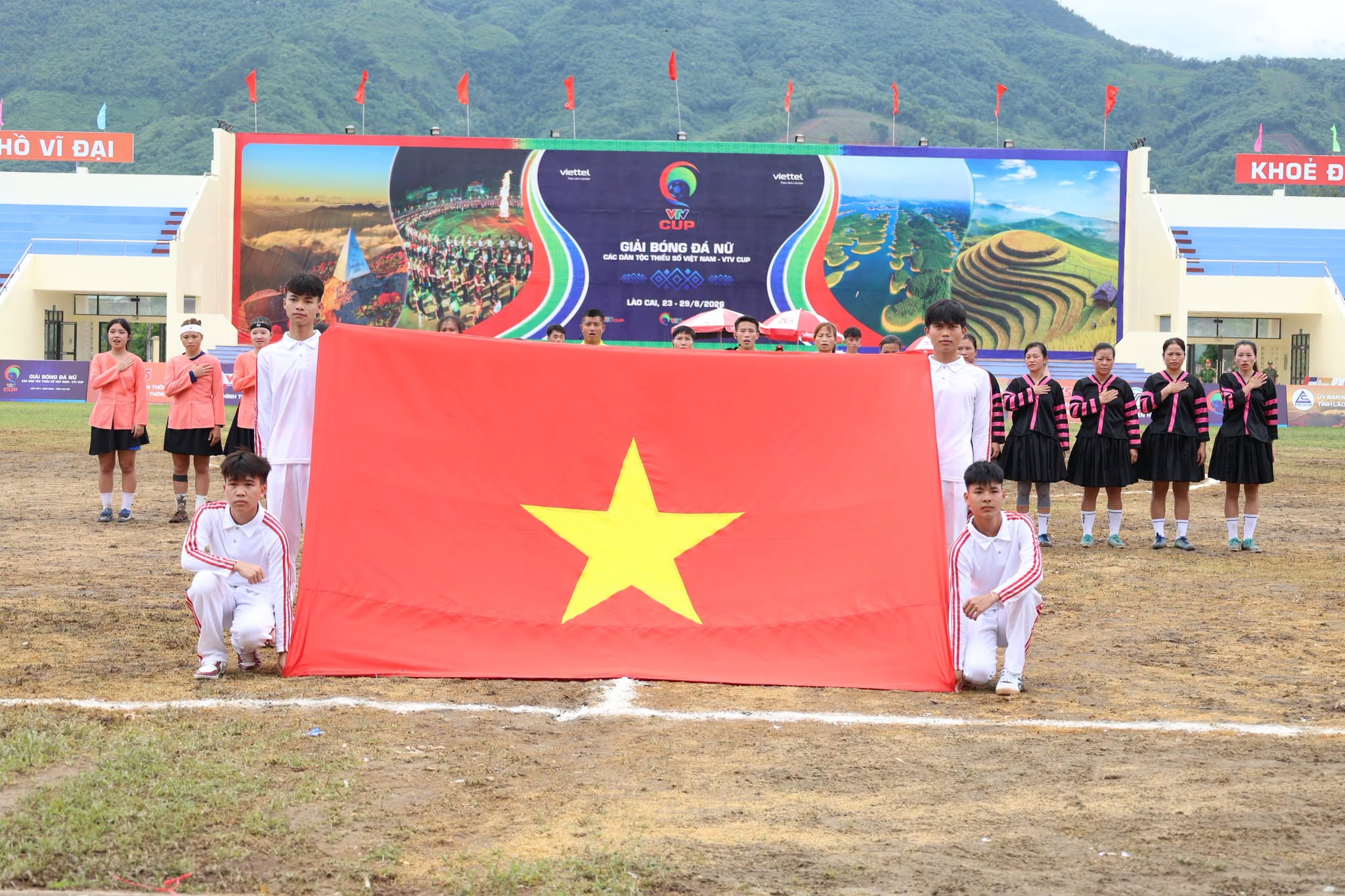 Nữ Lâm Bình thắng Võ Lao 4-0, giành vé vào vòng tứ kết