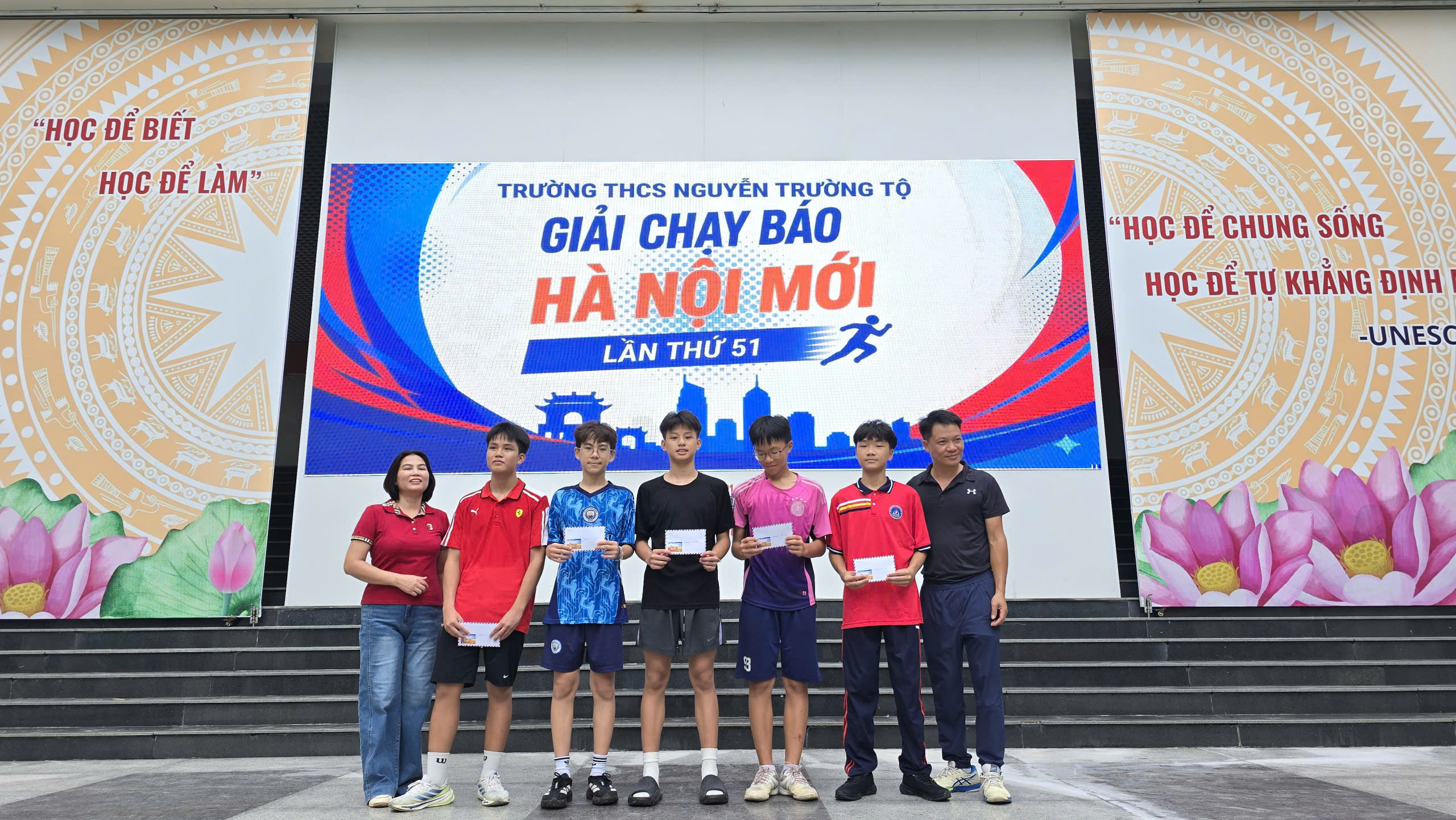Trường THCS Nguyễn Trường Tộ tổ chức giải chạy thường niên