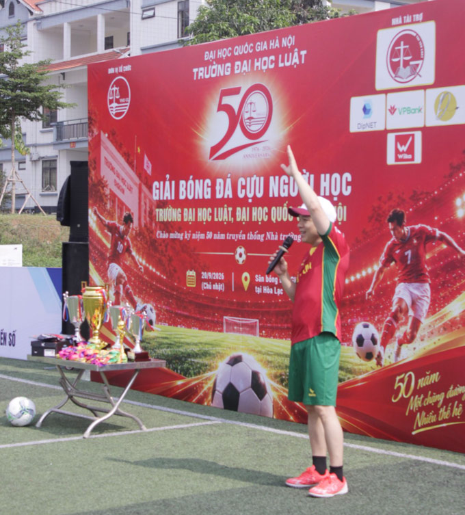 Từ giảng đường đến sân cỏ: Các thế hệ người học Trường Đại học Luật – ĐHQGHN hội ngộ tại Hòa Lạc