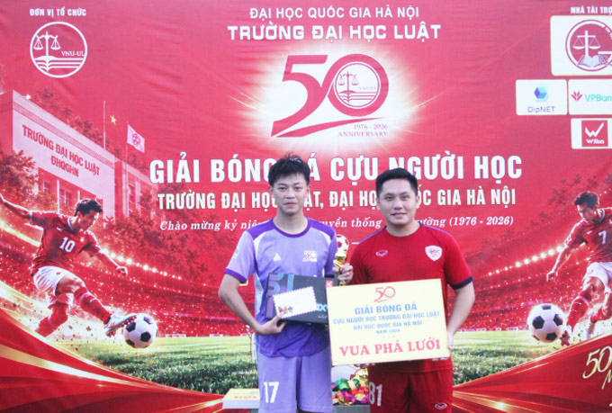 Từ giảng đường đến sân cỏ: Các thế hệ người học Trường Đại học Luật – ĐHQGHN hội ngộ tại Hòa Lạc